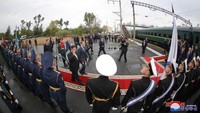 Kim Jong Un mengakhiri kunjungan selama seminggu ke Rusia yang mencakup pembicaraan dengan Presiden Vladimir Putin mengenai kerja sama militer dan lainnya yang lebih erat.  