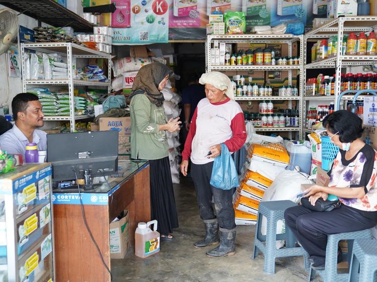 Pupuk Bersubsidi Kini Bisa Dibeli Lewat Aplikasi