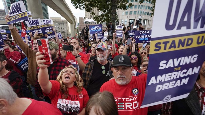 FILE - United Auto Workers members attend a rally in Detroit, Friday, Sept. 15, 2023. The UAW is conducting a strike against Ford, Stellantis and General Motors. (AP Photo/Paul Sancya, File)