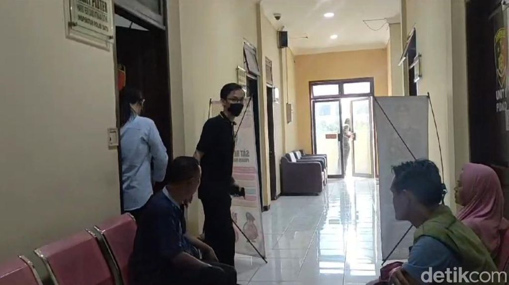 Pasangan dan 3 Kru Prewedding Picu Kebakaran Bromo Penuhi Wajib Lapor Pasangan dan 3 Kru Prewedding Picu Kebakaran Bromo Penuhi Wajib Lapor
