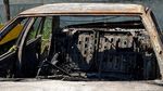 Penampakan Bangkai Sedan yang Meledak dan Terbakar di Tol Purbaleunyi