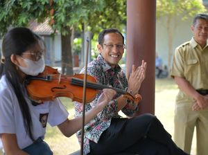Nadiem Tinjau Sekolah Putri Ariani AGT, Contoh Vokasi Unggul
