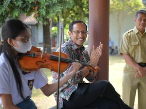 Nadiem Tinjau Sekolah Putri Ariani AGT, Contoh Vokasi Unggul