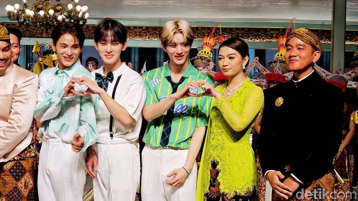 Porno xotini dostlar tomonidan becerdin va uning onlayn ichida cummed Qishloqdagi semiz yalangoch ayollarning porno suratlari