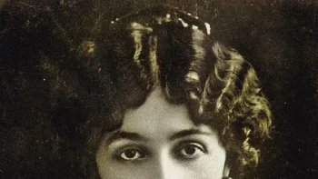 Lina Cavalieri — menurut legenda, dia menerima 840 lamaran, jadi kita pasti tidak mengharapkan dia memeriksa semua DM-nya. Foto: Brightside
