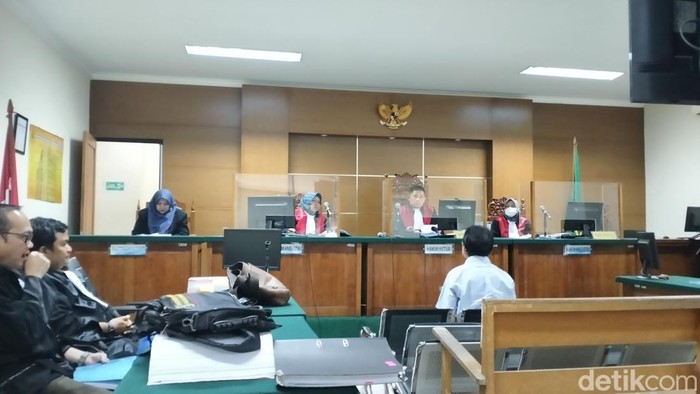 Terdakwa kasus korupsi pencairan kredit di Bank Banten, Darwinis (Bahtiar/detikcom)
