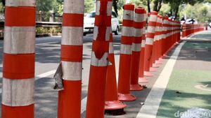 Waduh, Stick Cone Jalur Sepeda di Jalan Palmerah Timur Rusak