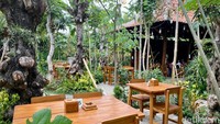 Warung Kondre ini mengusung konsep nuansa Jawa. Ada bangunan bergaya rumah joglo dengan area makan indoor dan outdoor. Foto: detikcom/Riska Fitria