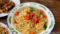 Tak kalah lezat ada menu bakmie godhok Jawa (Rp 38.000). Kamu bisa memesan khusus untuk tingkat kepedasan sesuai selera. Foto: detikcom/Riska Fitria