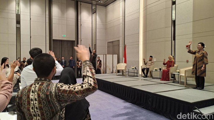WNI di Shanghai, China, bernyanyi Rayuan Pulau Kelapa di depan Wapres Maruf Amin (Lisye/detikcom)