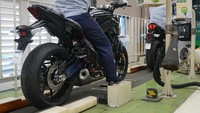 Pencapaian ini merupakan bukti bukan hanya motor-motor berkapasitas mesin 250 cc ke bawah saja yang dapat diekspor oleh YIMM, tapi juga untuk motor dengan kapasitas mesin di atas 250 cc seperti R3, MT-03, dan yang terkini MT-07. Foto: Dok. Yamaha Indonesia Motor Manufacturing (YIMM)
