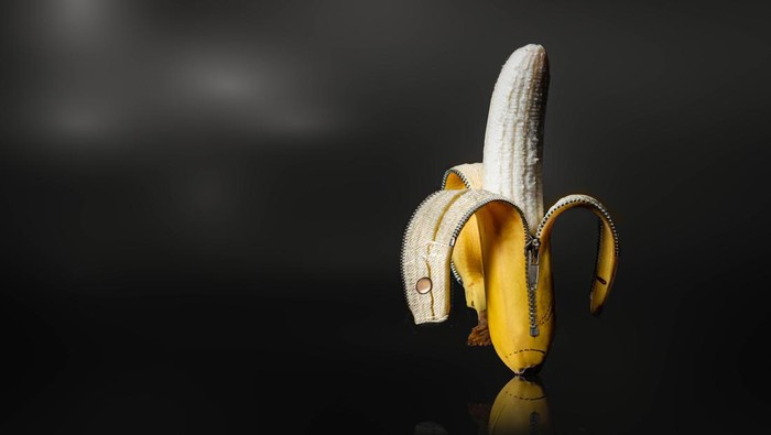 Banana with open zipper / fresh fruits / vegan food / vegetarian Ilustrasi mr p terjepit ritsleting