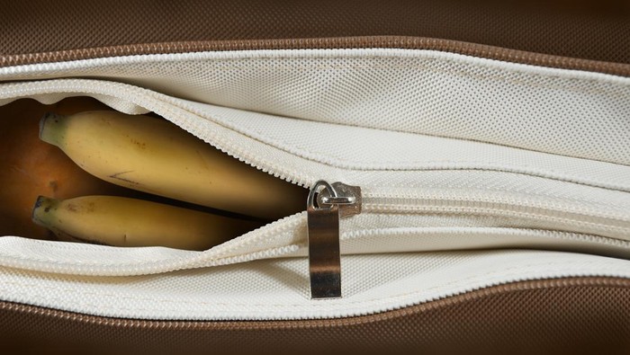 banana fruit in a brown bag ilustrasi mr p terjepit ritsleting