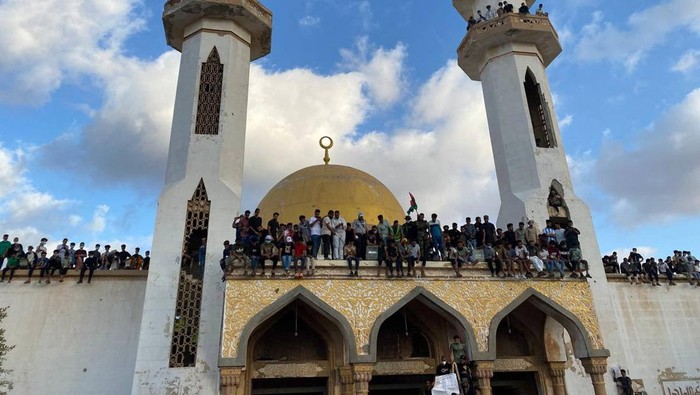 Demonstrators take part in protest outside of the Al-Sahaba mosque, in the aftermath of the floods in Derna, Libya September 18, 2023. REUTERS/Esam Omran Al-Fetori