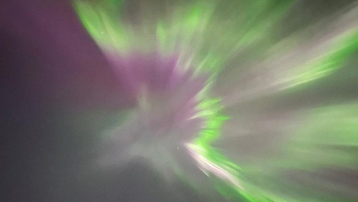 A view of the aurora borealis in Edmonton, Alberta, Canada, September 18, 2023 in this picture obtained from social media. Shaun McKee/via REUTERS  THIS IMAGE HAS BEEN SUPPLIED BY A THIRD PARTY. MANDATORY CREDIT. NO RESALES. NO ARCHIVES.