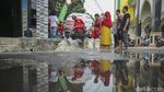 Distribusi Air Bersih di Depok Disambut Antusias Warga