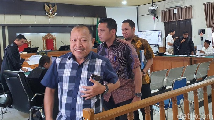 Foto: Sekda, Kadis PUTR dan mantan Kepala BPKAD Meranti saat pemeriksaan saksi di PN Tipikor Pekanbaru (Raja Adil Siregar)