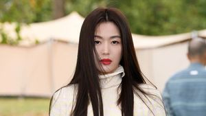 6 Gaya Jun Ji Hyun Bersanding dengan Son Heung Min di Fashion Show Burberry
