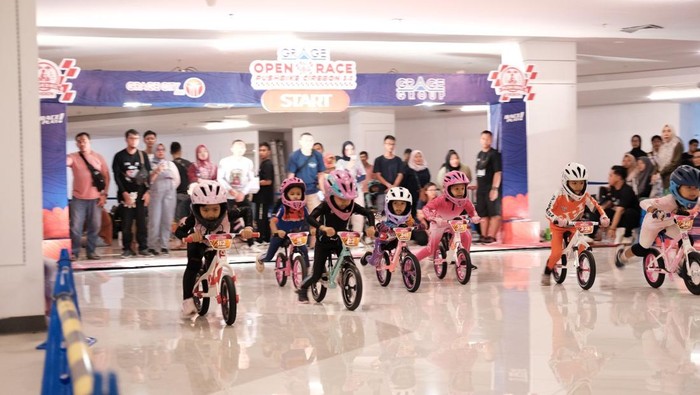 Selama dua hari arena indoor Grage City Mall dipenuhi oleh ratusan pebalap cilik yang antusias mengikuti kompetisi push bike Grage Open Race Push Bike Cirebon 3.0. Acara yang diselenggarakan bersama komunitas push bike Cirebon, Sabtu-Minggu (16-17 September) yang diikuti 491 peserta dari dalam dan luar negeri dalam 13 kelas.