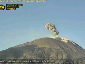 Gunung Ile Lewotolok Kembali Erupsi, Warga Diimbau Hindari Radius 2 Km