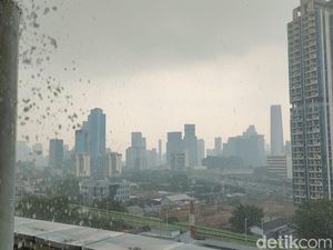 Jakarta Diguyur Hujan Siang Ini, Ternyata Ada Faktor Modifikasi Cuaca