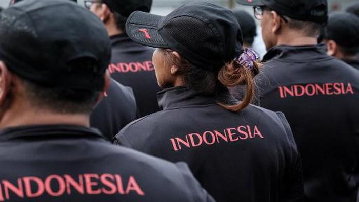 Athletes attend the send-off ceremony for Indonesias delegation to the 19th Asian Games at the Presidential Palace in Jakarta on September 19, 2023, ahead of the multi-sport tournament to be held in Hangzhou, China, from September 23 to October 8. (Photo by Yasuyoshi CHIBA / AFP)