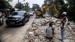 Jalan Mau Dilebarkan, Bangunan di Simpang Sasak Tangsel Dibongkar