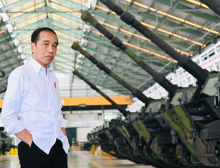 Jokowi-Prabowo Kunjungi Pabrik Pindad di Bandung