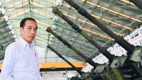 Jokowi meyakini, industri pertahanan Indonesia akan masuk ke dalam peringkat 50 besar dunia pada tahun 2025 mendatang. Foto: Dok. Laily Rachev - Biro Pers Sekretariat Presiden