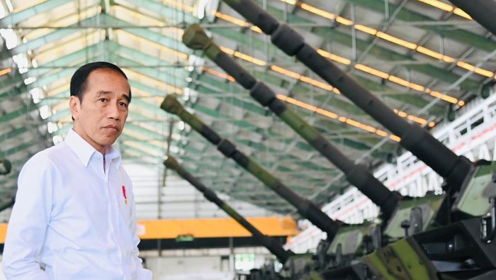 Jokowi-Prabowo Kunjungi Pabrik Pindad di Bandung