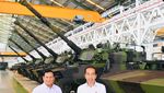 Duet Jokowi-Prabowo Pamer Alat Tempur Buatan Pindad