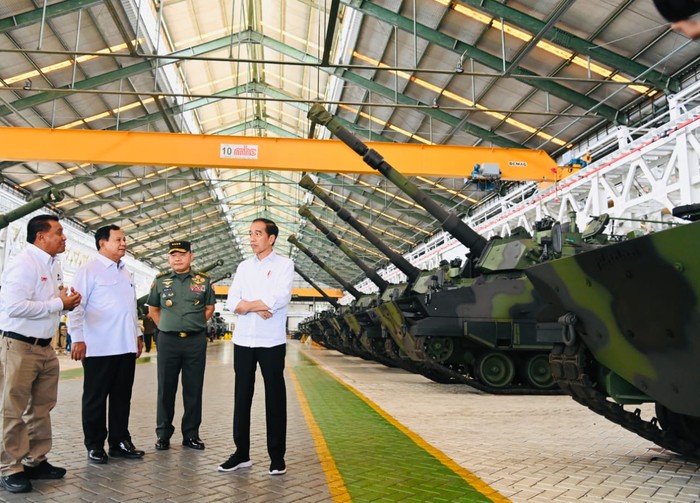 Jokowi-Prabowo Kunjungi Pabrik Pindad di Bandung Jokowi-Prabowo Kunjungi Pabrik Pindad di Bandung