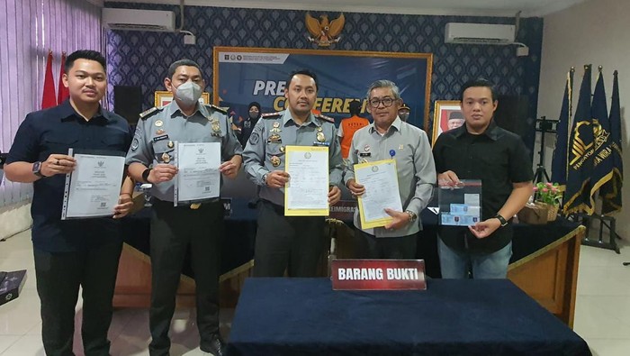 Kantor Imigrasi Kelas I Non TPI Tangerang tangkap 3 WN Kamerun yang coba kelabui petugas paspor.
