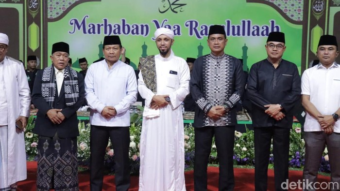 Kapolda Jatim selawat di acara Maulid Nabi di Polres Bojonegoro