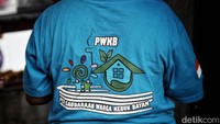 Warga sudah tinggal di tenda sejak November 2022. Mereka mengaku tidak sanggup membayar kontrakan dan menolak untuk pindah ke Rusunawa Nagrak.  