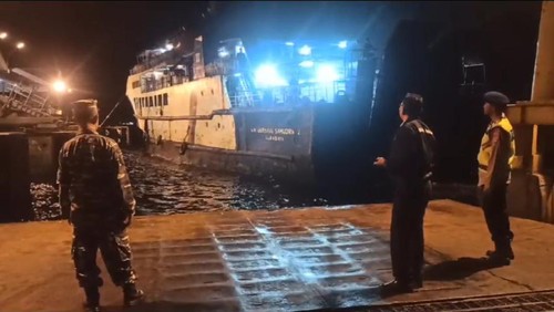 KMP Gerbang Samudra 2 yang kandas di Selat Bali bisa dievakuasi dan bersandar di Pelabuhan Gilimanuk, Selasa dini hari (19/9/2023).