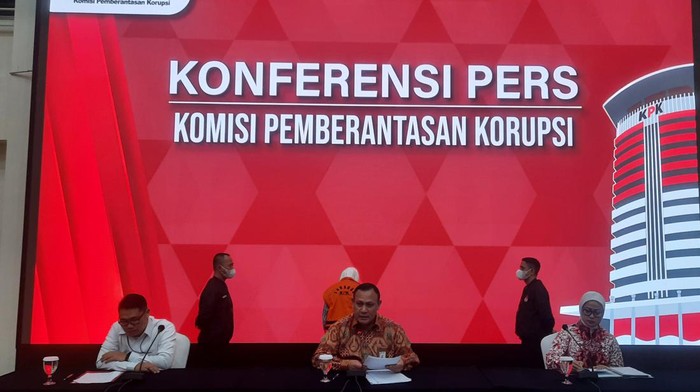 Konferensi pers KPK terkait penetapan tersangka dan penahanan eks Dirut Pertamina Karen Agustiawan.