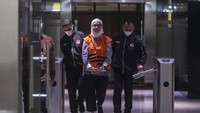 Karen akan menjalani penahanan 20 hari pertama di Rutan KPK. 