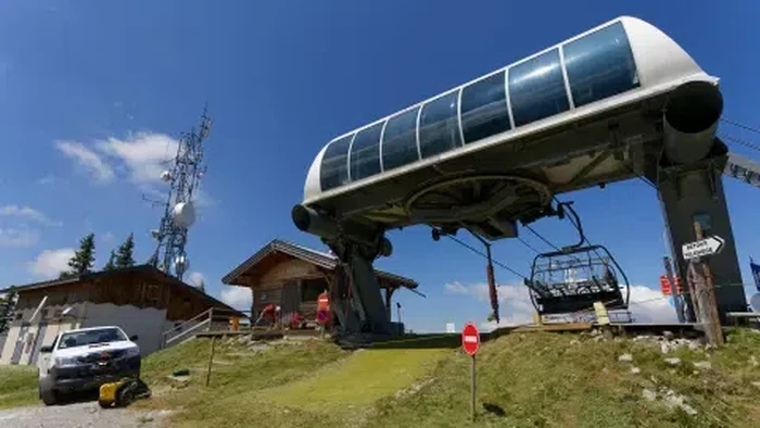 Lift resor ski La Sambuy Prancis