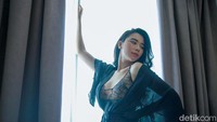 Lisa Oktaviani mengaku suka pakai lingerie merek Victoria Secret. (Foto: Chelsea Olivia Daffa)