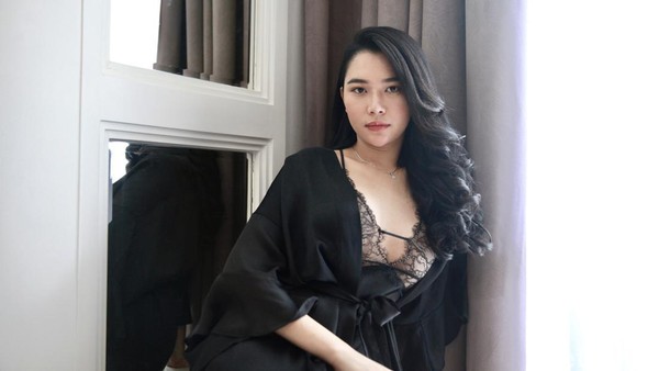 Oh My... Ini 6 Potret Lisa Oktaviani Berlingerie