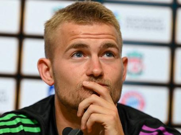 FC Bayern Munichs defender Matthijs de Ligt attends a press conference at the Singapore Festival of Football in Singapore on August 1, 2023. (Photo by Roslan RAHMAN / AFP)