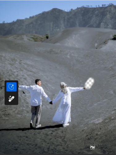 mengunggah tutorial mengedit foto pasangan di Gunung Bromo dengan efek flare dan asap, tanpa membakar hutan. Juru gambar dan video, @fh.project_ mengunggah tutorial mengedit foto pasangan di Gunung Bromo dengan efek flare dan asap, tanpa membakar hutan. Video tutorial tersebut langsung viral.