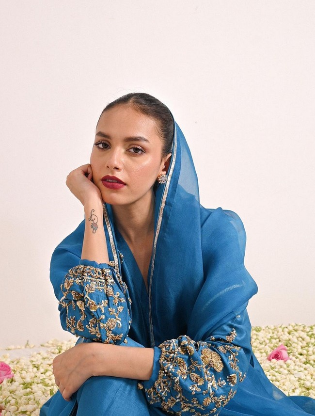 Memiliki tinggi badan 178 cm, wanita 24 tahun ini menjalani profesi sebagai model sejak Januari 2020 dan berpartisipasi dalam sejumlah fashion show, pemotretan majalah dan iklan.  Foto: Instagram/@ericarobin_official