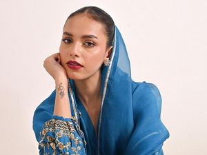 8 Potret Erica Robin, Miss Universe Pakistan yang Tak Diakui Negaranya