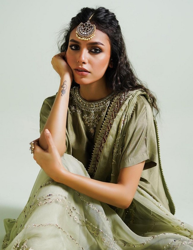 Erica mengenyam pendidikan di Perguruan Tinggi Negeri Perdagangan dan Ekonomi di Karachi, Pakistan. Foto: Instagram/@ericarobin_official