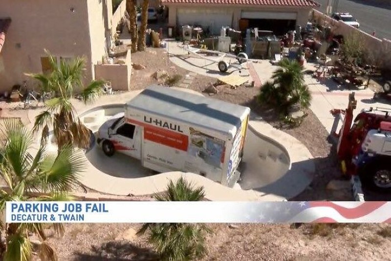 Mobil pengangkut paket