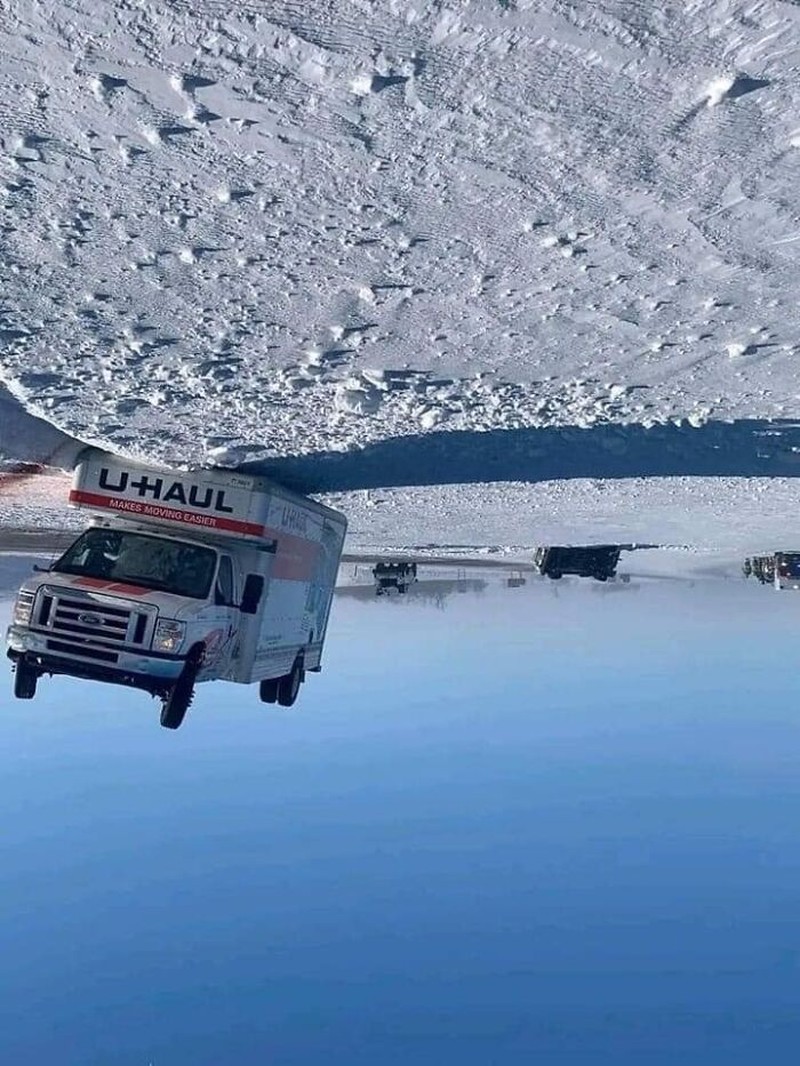 Mobil pengangkut paket