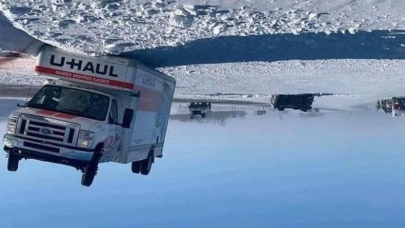 Mobil pengangkut paket