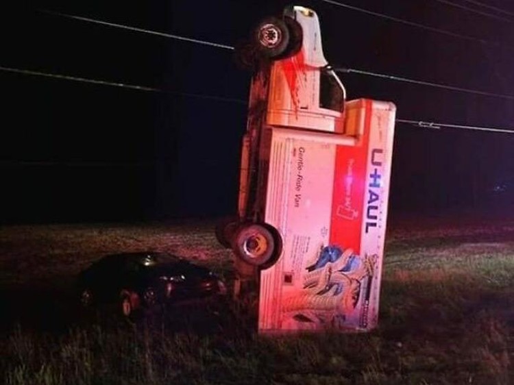 Mobil pengangkut paket